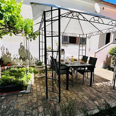 V&V Apartment Pula Luaran gambar