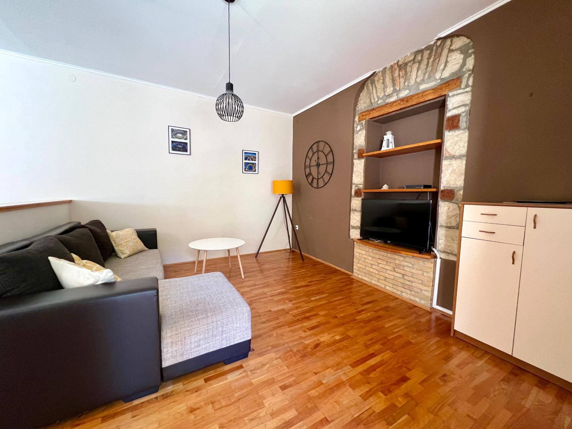 V&V Apartment Pula Luaran gambar
